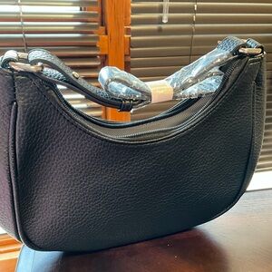 Chic Black Pebbled  Egan Laeather Shoulder Bag